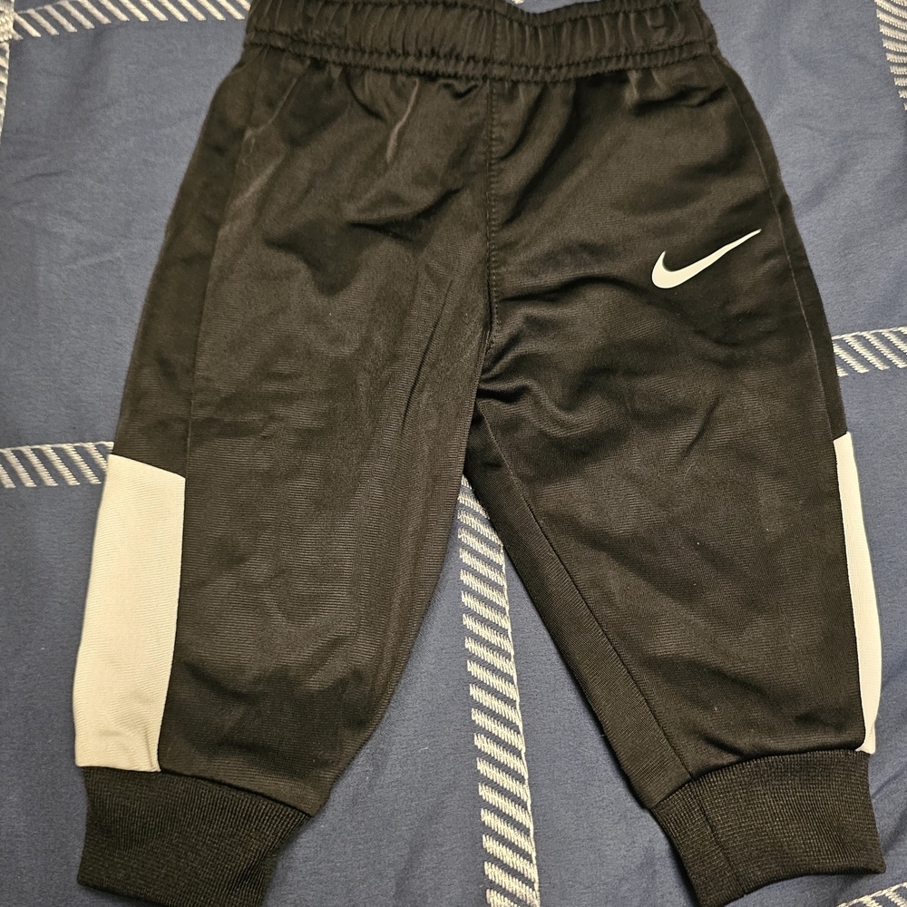 Nike Kids Black and White Sweatpants - Picture 2 of 9